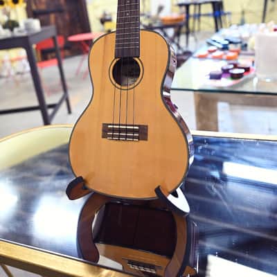 Lanikai Lanikai HU-26 Concert Ukulele - Natural Gloss (Early Hohner Era) - gloss image 2