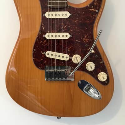 Fender USA Deluxe Stratocaster with Rosewood Fretboard 2004 - Amber image 5