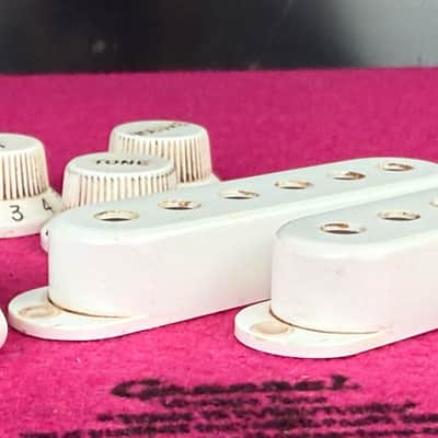 General Vintage Tone Full Ass. Pre cbs  covers / Knobs / tips fits Stratocaster®️ 50’s  round edges - White aged image 4