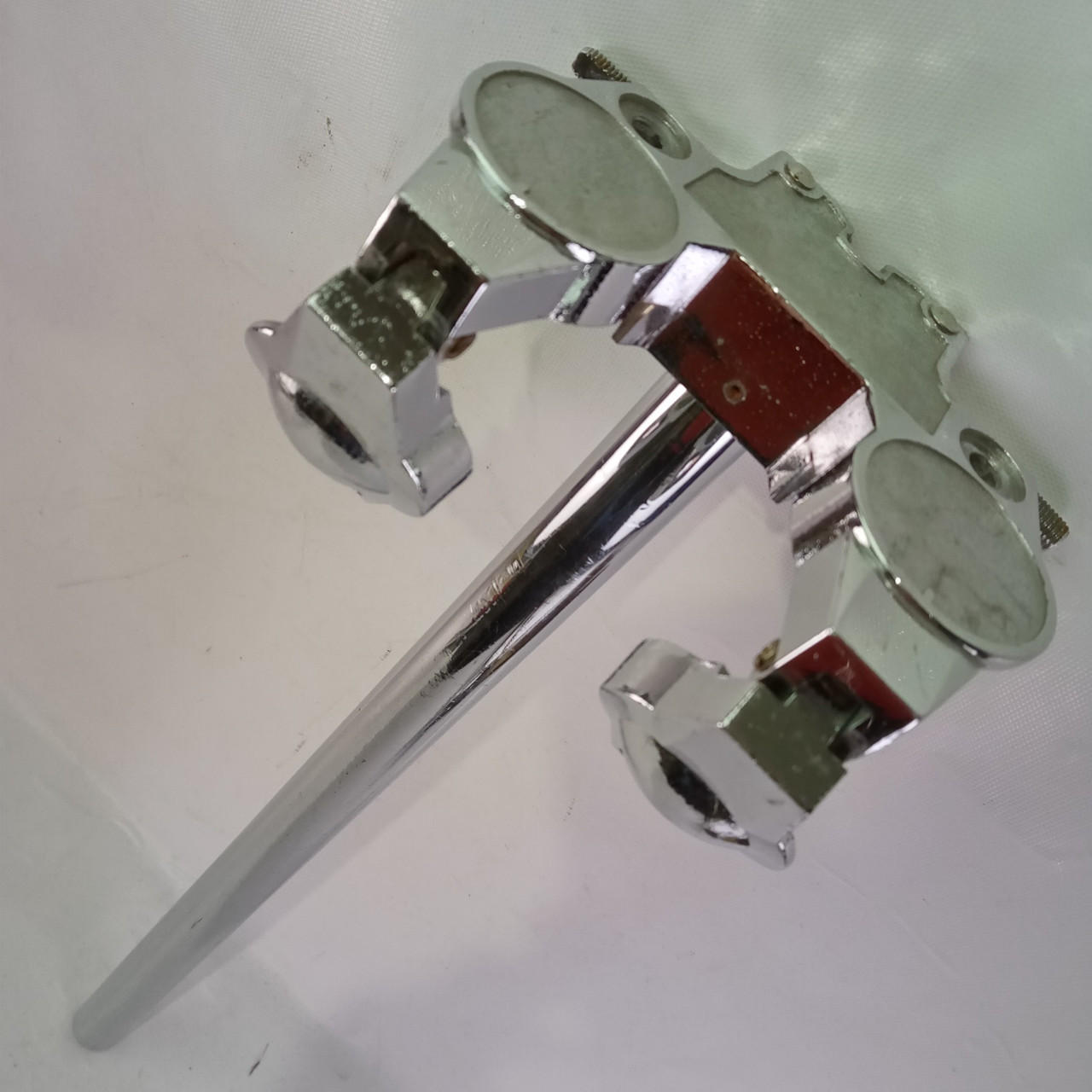 Tama Omni-Ball Double-Mount Chrome 19 7/8"x1" Bass Drum Post L-Arm Holders — main photograph