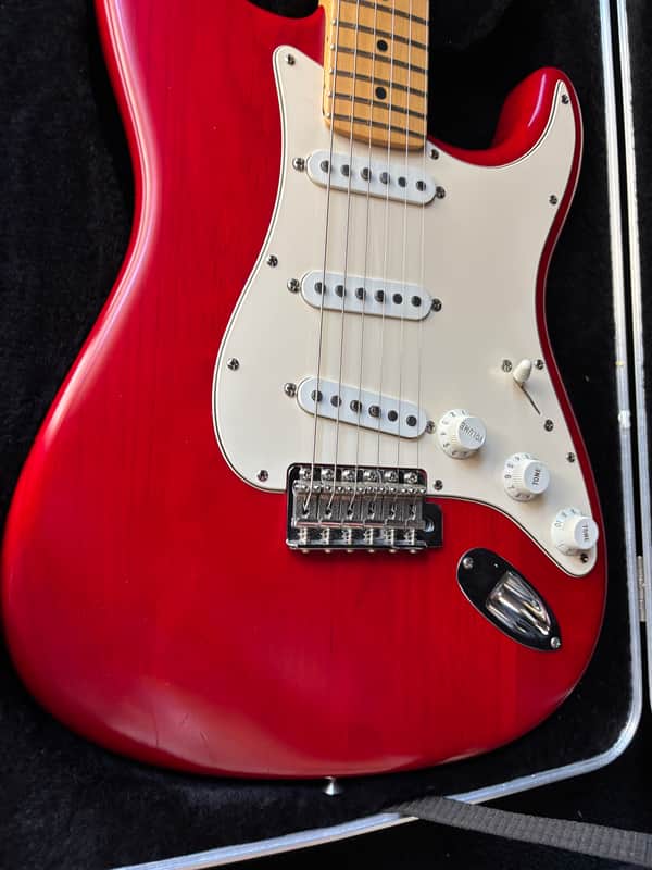 Fender Stratocaster 2003 - Red image 1