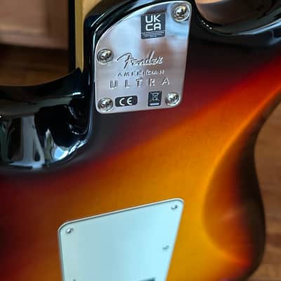 Fender American Ultra Stratocaster HSS with Maple Fretboard 2019 - Present - Ultraburst image 9