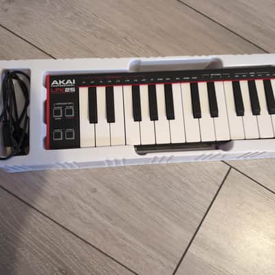 Akai LPK25 2012 - Present - Black image 5