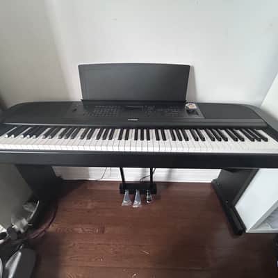 Yamaha DGX-670 88 Key Arranger Piano with Stand 2016 - Present - Black