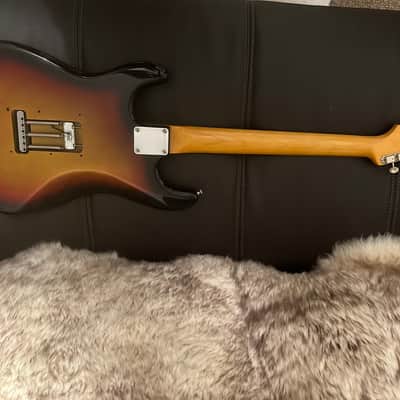 Fender American Vintage II '61 Stratocaster 2022 - Present - 3-Color Sunburst image 2