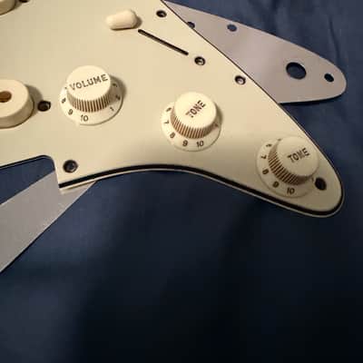 セルロイド製 ストラトピックガード '64 crazyparts グリーンガード CrazyParts 64' Stratocaster Aged pickguard and plastics | Reverb