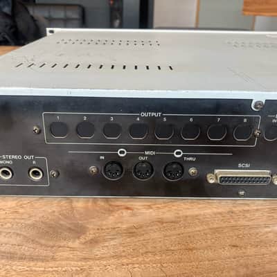 Akai S2000 with floppy disk simulator - 100V image 7