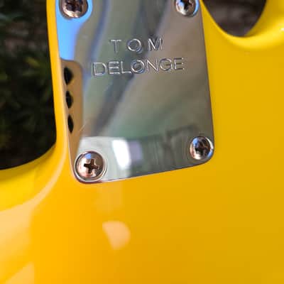 Fender Tom DeLonge Signature Stratocaster Graffiti Yellow image 15