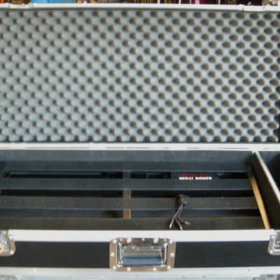 Pedaltrain PT-PRO-TC Classic Pro Tour Case Pedalboard with Voodoo Labs Power 2 Plus Power Supply image 6