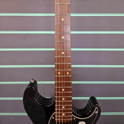 Line 6 Variax 300 Gloss Black 2005 Modelling Electric Guitar image 7