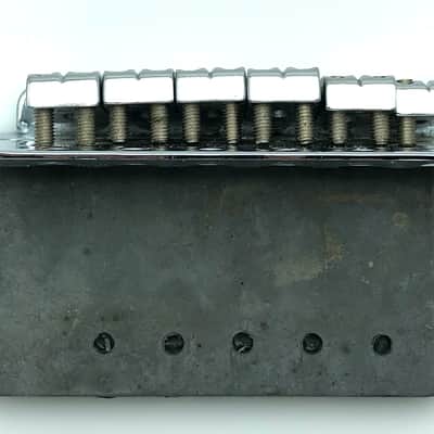 Stratocaster Style Tremolo Vibrato Assembly - Chrome image 4