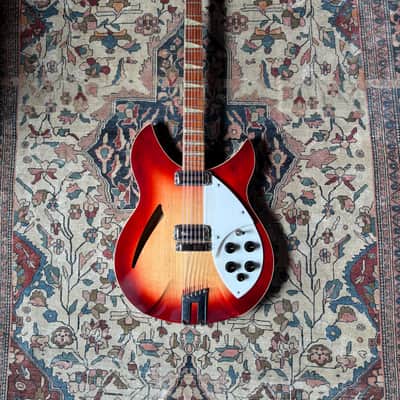 RICKENBACKER 360V64 electric guitars