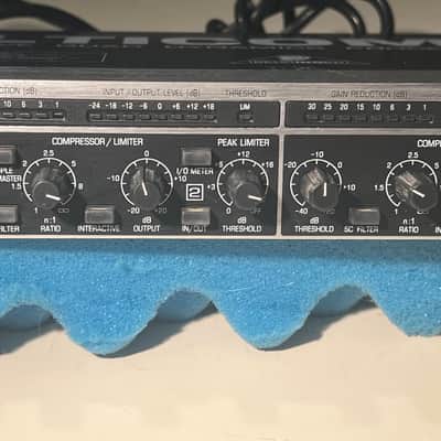 Behringer Multicom Pro MDX4400 4-Channel Audio Interactive Dynamics Processor with IEC power cable and rack mount bolts & washers image 3