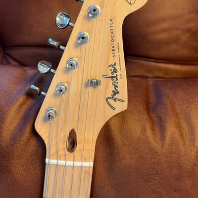Fender Eric Clapton Artist Series Stratocaster with Vintage Noiseless Pickups 2001 - Present Olympic White image 4