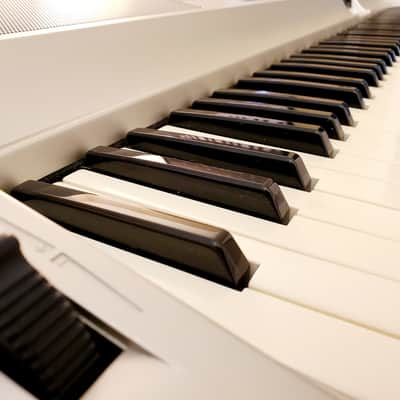 MUST SEE!!! YAMAHA DGX 500 SEMI-WEIGHTED 88-KEY DIGITAL PIANO IN AMAZING CONDITION! image 10