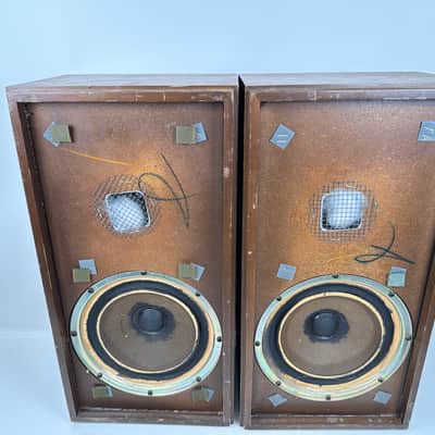 Pair of KLH Seventeen (17) Speakers image 4