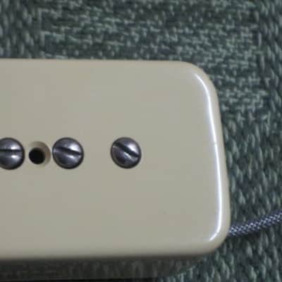mostly very clean 1990s Gibson P-100 Soapbar pickup with Creme Cover (but can sell with black cover instead) NO mounting screws 6.3k - ideal for NECK position (2 conductor, solder connect) a P100 is a stacked humbucker that's hum-cancelling image 14