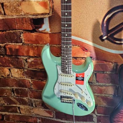 Fender American Pro Stratocaster 2019 - Sea Foam Green image 2