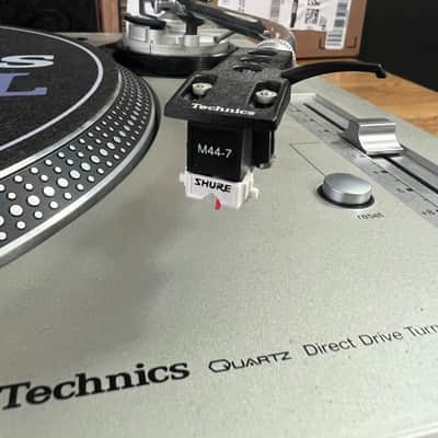 Used Technics SL-1200M3D turntable - Missing feet image 6