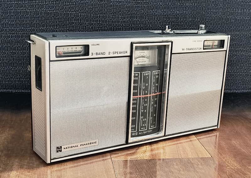 Vintage National Panasonic R-358B Transistor Radio image 1