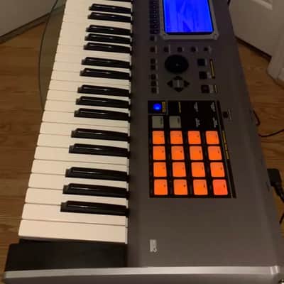 Roland Fantom-S 61-Key Workstation Keyboard 2003 - 2004 - Silver