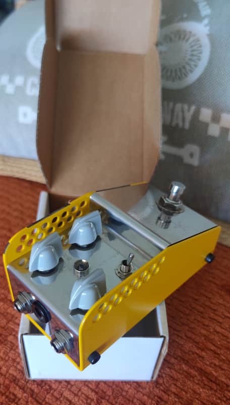ThorpyFX Fat General V1 Parallel Compressor 2010s - Silver/Yellow image 1