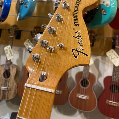 Fender Vintera II '70s Stratocaster with Maple Fretboard - Vintage White image 9