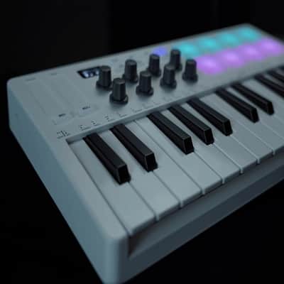 USB MIDI Keyboard Controller with 8 RGB Drum Pads  Bluetooth Backlit Trigger Pads Midi Keyboard Controller image 2