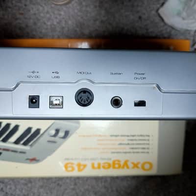 Immagine M-Audio Oxygen 49 MKI MIDI Keyboard Controller 2006 - 2009 - Silver - 5
