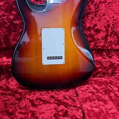 Fender American Ultra Luxe Vintage '50s Stratocaster 2025 - Present - 3-Color Sunburst image 9