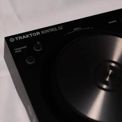 Native Instruments Traktor Kontrol S2 MK3 2018 - Black image 5