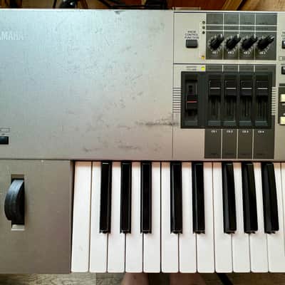 Yamaha Motif 7 Keyboard Synthesizer Workstation image 2