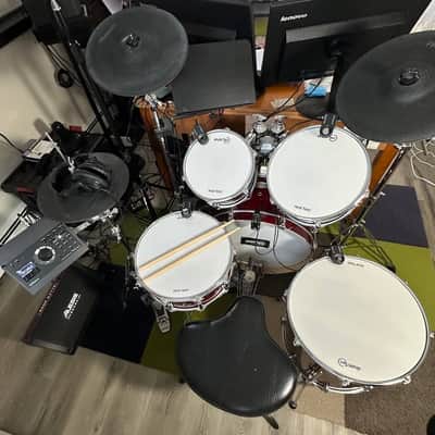 Acoustic Electronic Drum Kit - Yamaha Stage Custom and Roland TD-17
