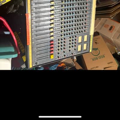 Soundcraft Series 200B 16-Channel 4-Bus Mixing Console 1980s - Black image 1