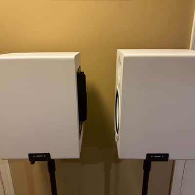Yamaha HS8 8" Powered Studio Monitor (Pair) Excellent Condition - White image 4