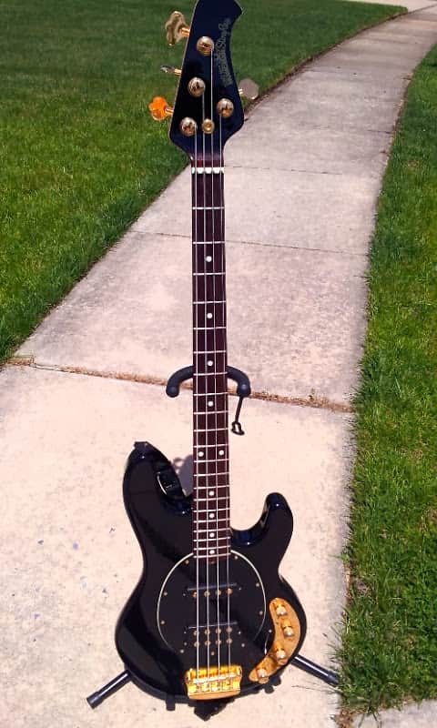 MUSICMAN Stingray 2006年USA製 2ハム仕様 MUSICMAN Stingray 2006年USA製 2ハム仕様 MUSICMAN Stingray 2006年