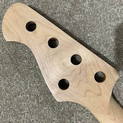 Harley Benton 5 String Bass Maple Wood Neck and 20 Frets Rosewood Fingerboard Fretboard image 5