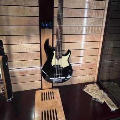 Yamaha BB435-BL 5-String 2010s - Black image 2
