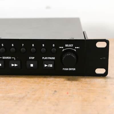 Denon DN-300C Professional CD Player CG014QS image 2