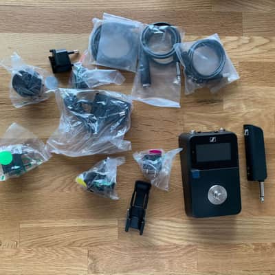 Sennheiser XSW-D Digital Wireless Instrument Pedalboard System Set with 1/4" Transmitter and Receiver - open **clean & complete in-box! image 4