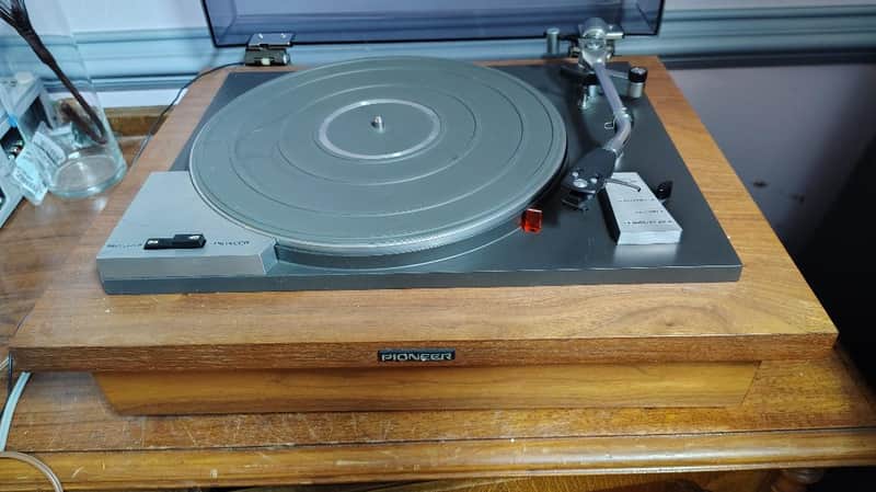 Pioneer PL50 turntable in excellent condition - 1980's image 1
