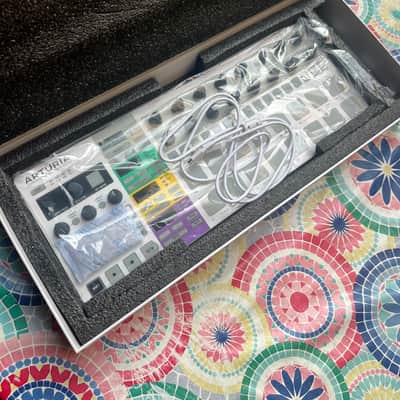Immagine Arturia BeatStep Pro MIDI Controller 2017 - Present - White - 4