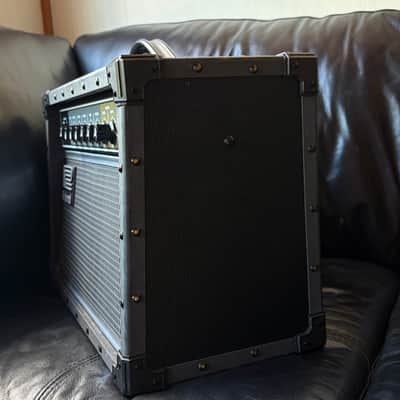 Roland JC-22 Jazz Chorus 2-Channel 30-Watt 2x6.5" Guitar Combo 2016 - Present - Black image 4