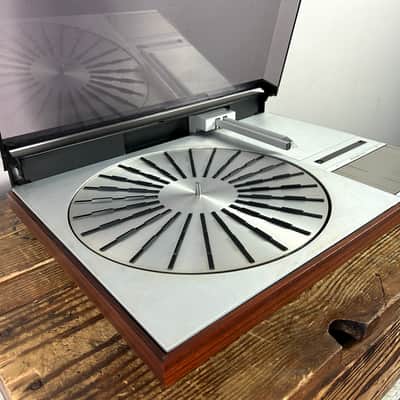 Bang & Olufsen Beogram 4004 Linear Tracking Turntable - Silver image 3