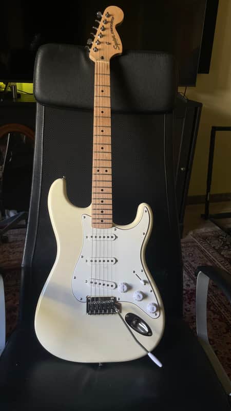 Fender Squier Stratocaster Affinity Series 2023 - Bianco image 1