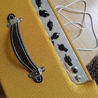Fender Blues Junior Lacquered Tweed 15-Watt 1x12" Guitar Combo 2016 - Present - Lacquered Tweed image 5