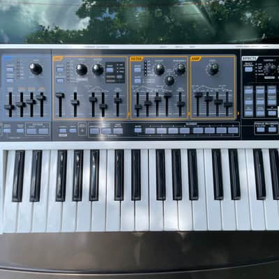 Roland SH-01 GAIA 37-Key Digital Synthesizer 2010 - 2012 - White image 4