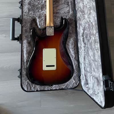 Fender American Professional Stratocaster HSS 2017 - 3 color sunburst image 2