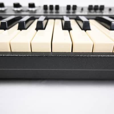 Roland SH-2 *Near mint with hard case & serviced* image 6