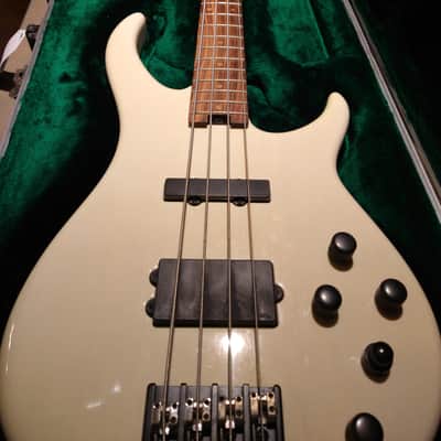 1997-Vintage USA-made Peavey Millennium bass guitar image 10